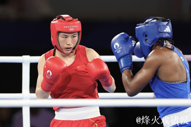 全运会拳击比赛：奥运冠军李倩晋级八强