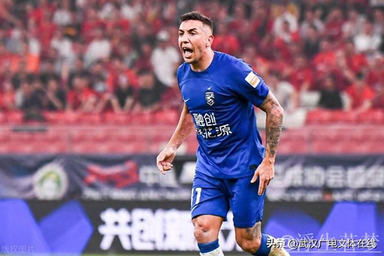 戴维森前场抢断助攻 阿齐兹从容建功